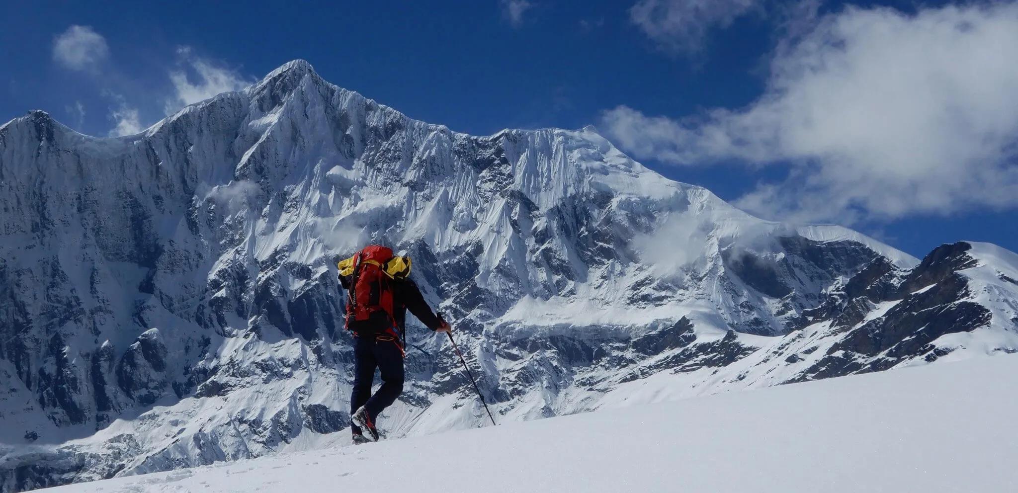tukuche-peak-climbing_kwiuvd