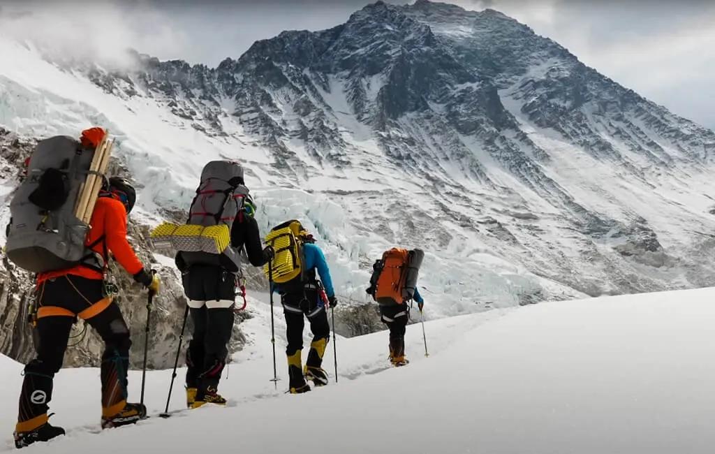 yala-peak-climbing_a9movg