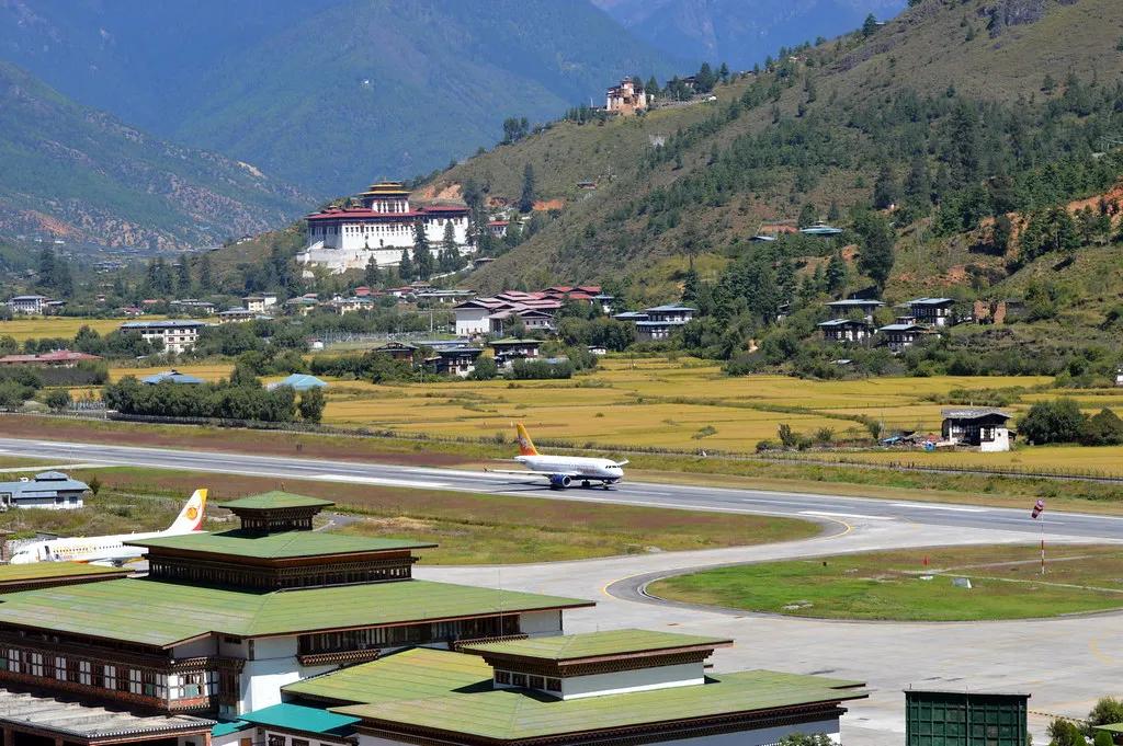 paro-airport_s0g3lw