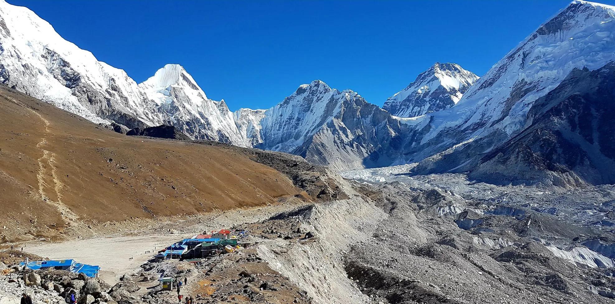 Mount-Everest-Base-Camp_abz2kf