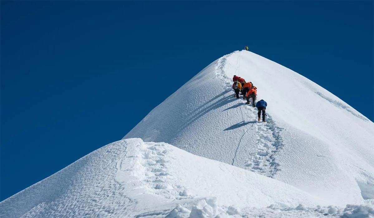 island-peak-climbing_dv7tko