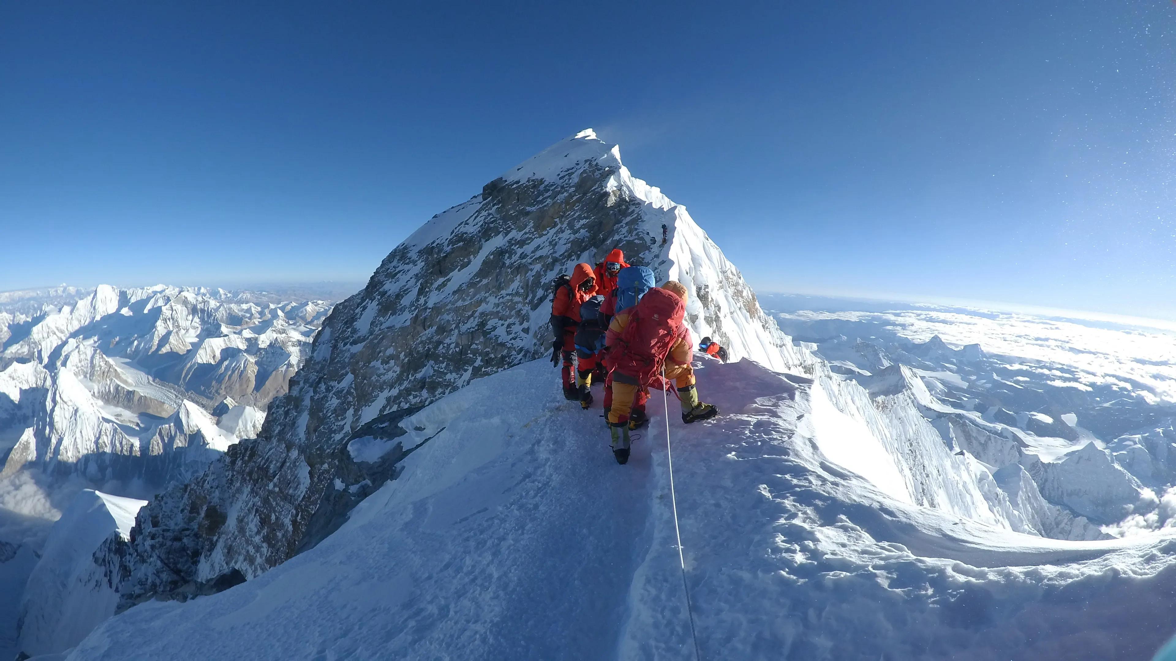 everest-expedition-south_e5a6v8