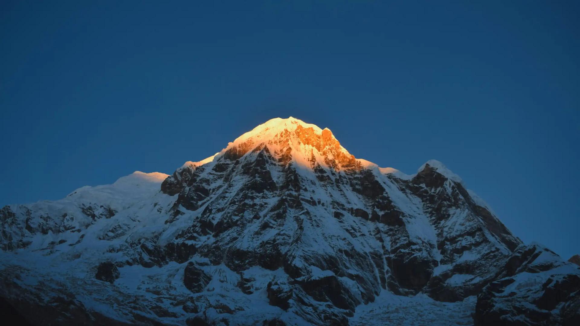 everest-sunrise-1_kgqase