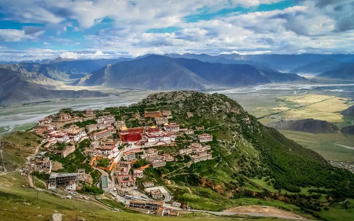 Ganden-monastery-tibet-1_v9dmmi