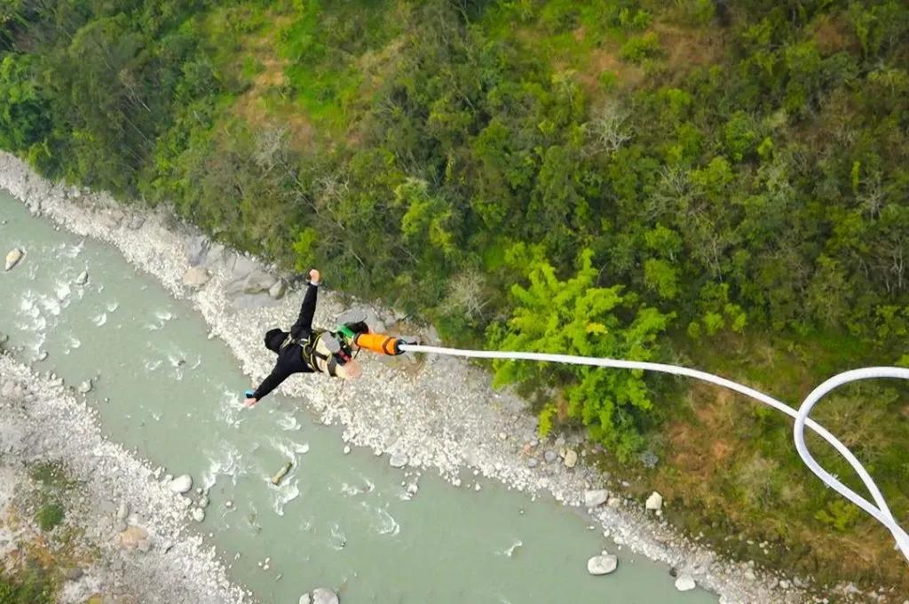 bungee-jump-in-nepal-2_mfdmfp