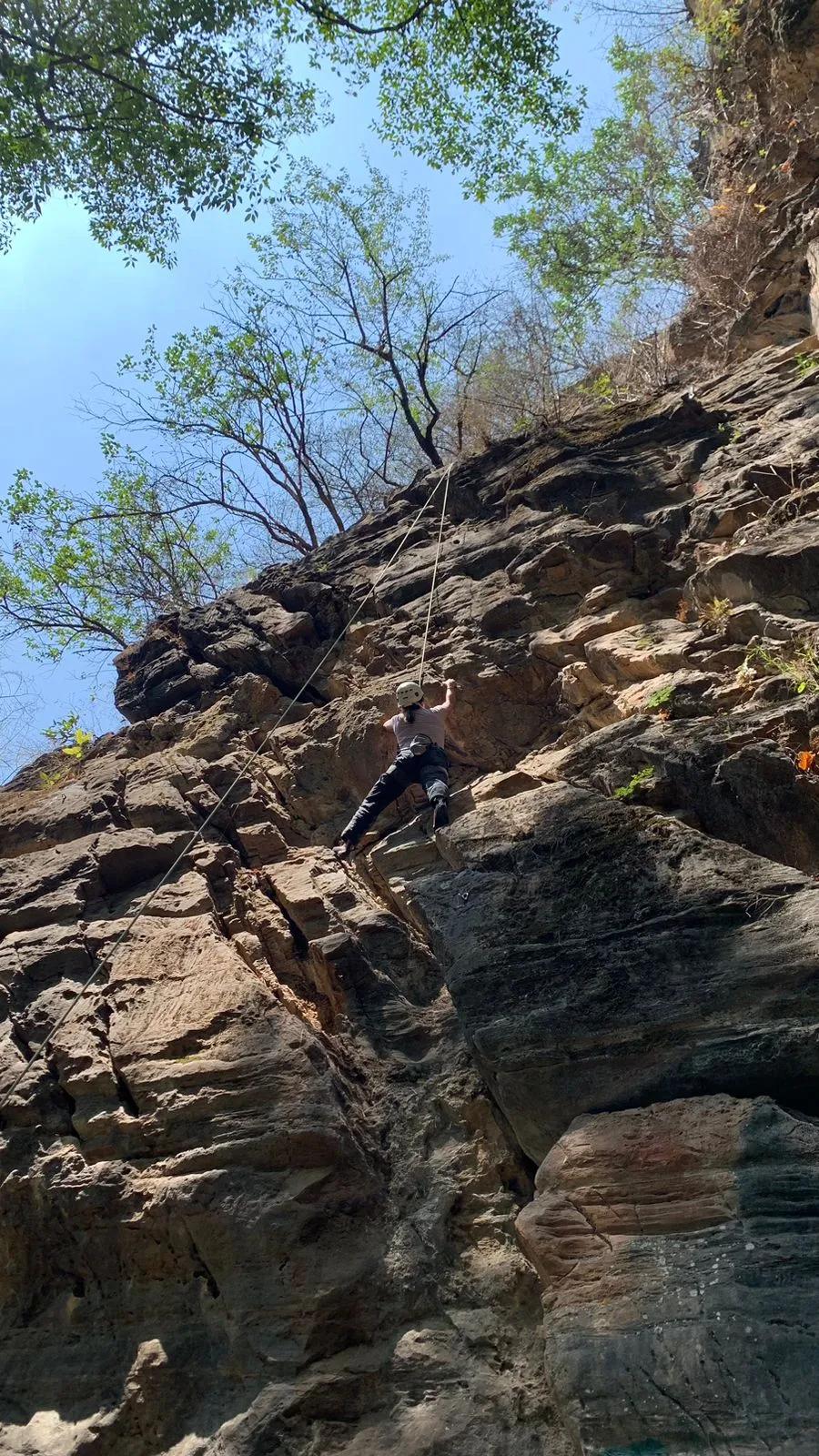 rock-climbing-in-kathmandu-4_muuahj