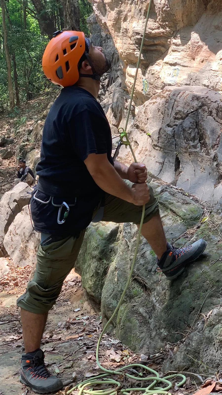 rock-climbing-in-kathmandu-1_zy05dk