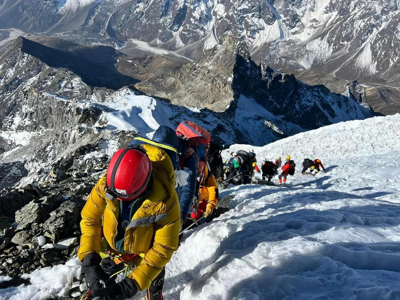 lobuche-east-peak-climbing-3_qzdjrl