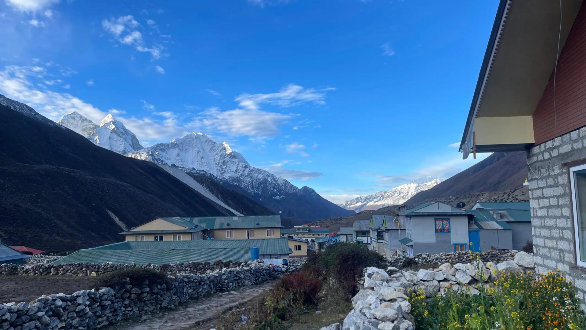 everest-lobuche-island-climbing_cjkcw1