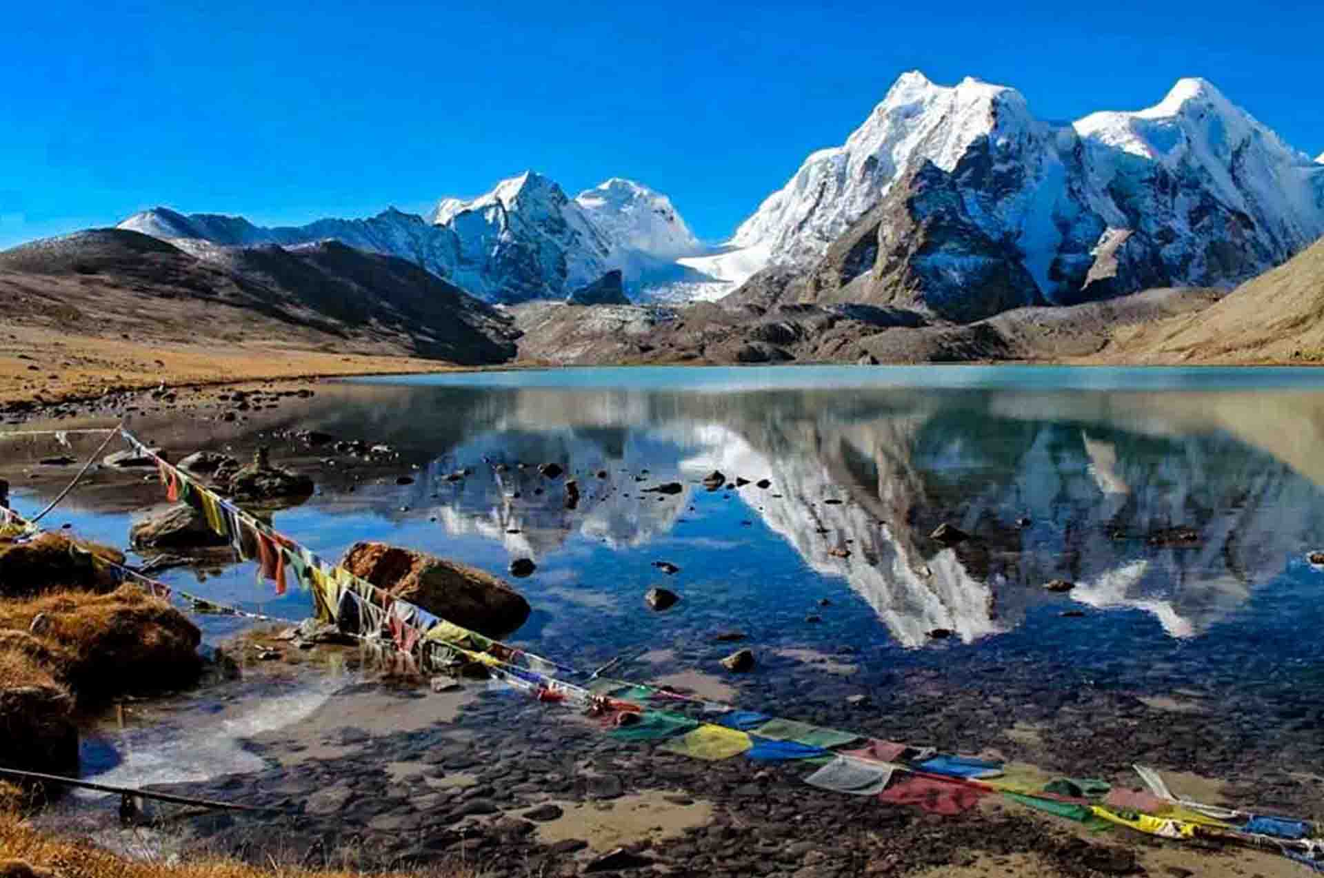 Гималаи озера. Ладакх и сикким. Озеро в Гималаях. Сикким келеди. Сикким панорама.