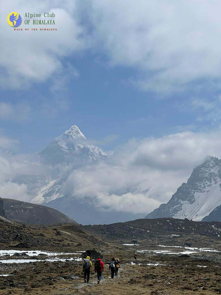 best time to trek ebc, chola pass